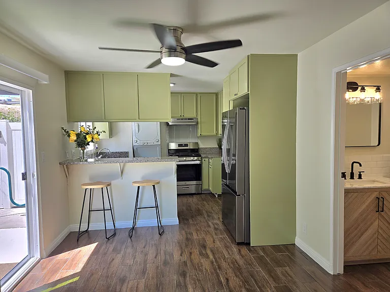 1237 W 22nd St #A — Photo 5