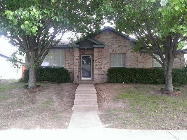 1st image of 924 Crestwood Dr