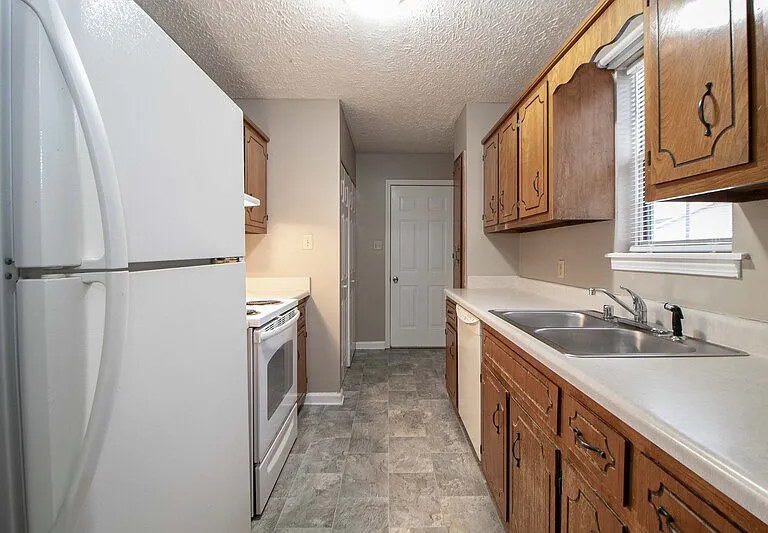 131 Lilian Dr — Photo 6
