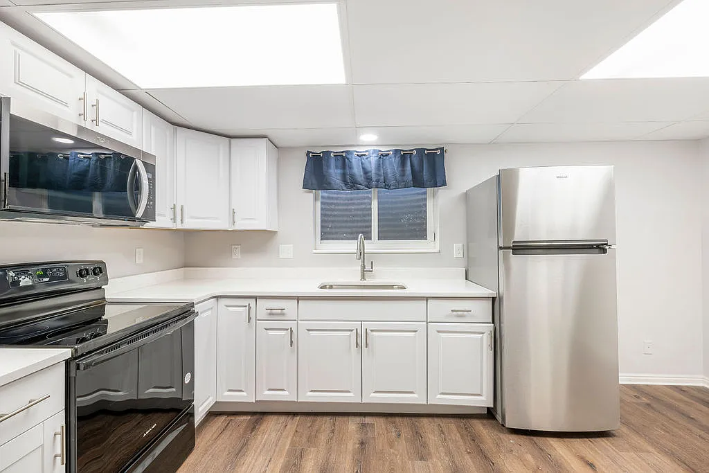 Building Photo - 302 Elmwood Dr #BASEMENT