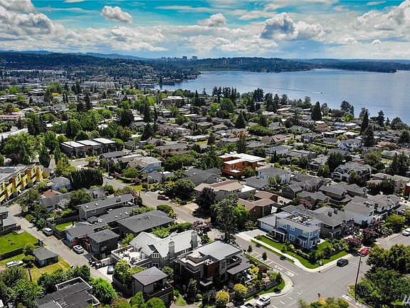 4th image of 442 13th Ave W