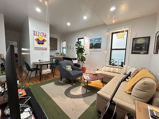 1st image of 250 Hawthorne St #1F