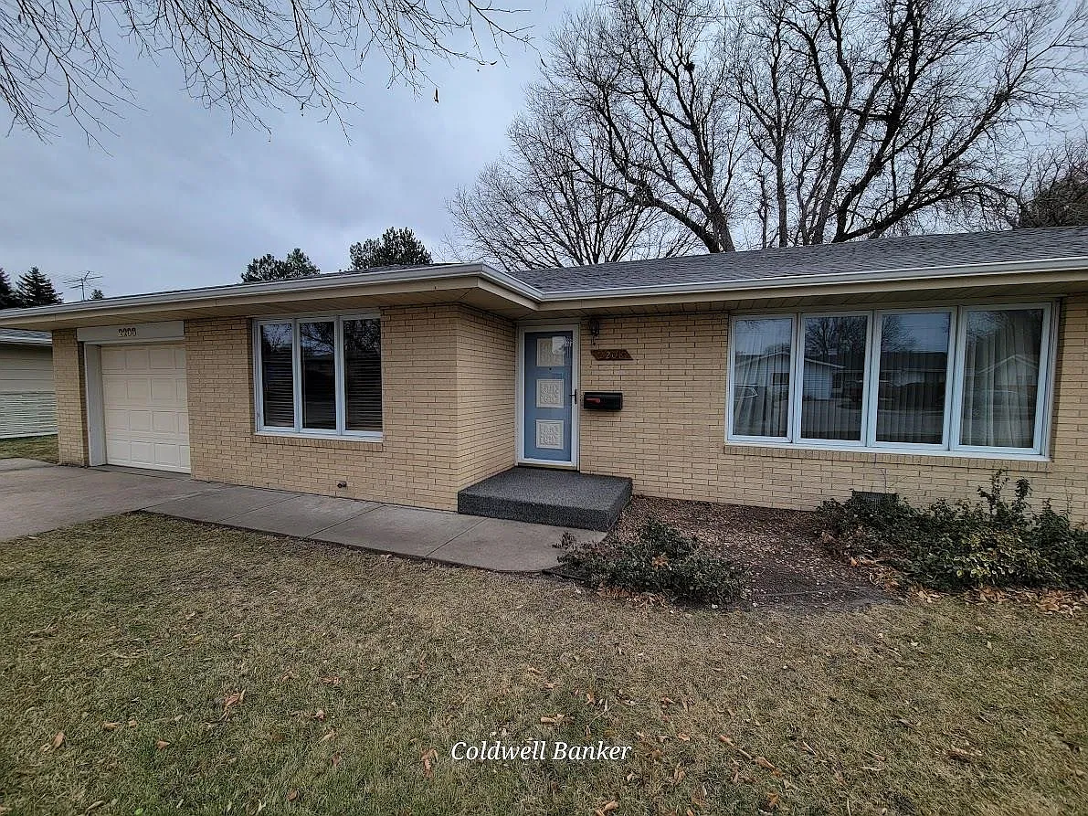 3 bed, 1941 sqft, $1,750 — Photo 2