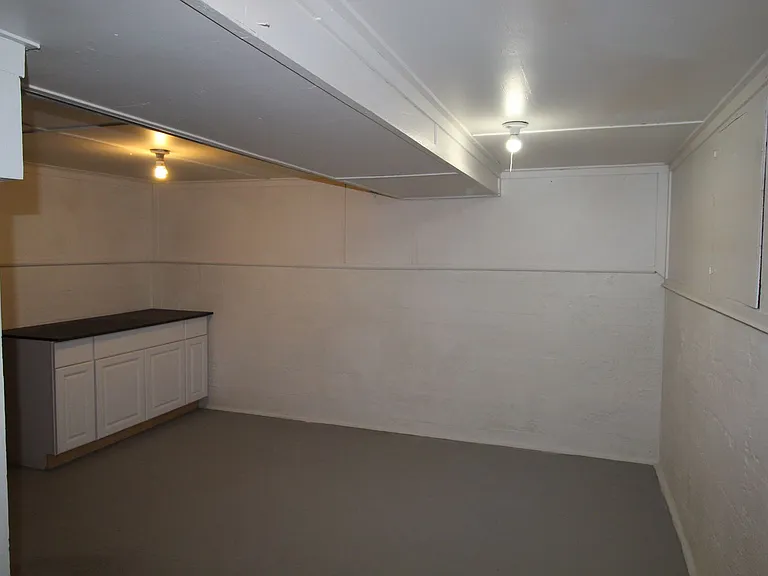 1204 E Bismark Ave — Photo 11