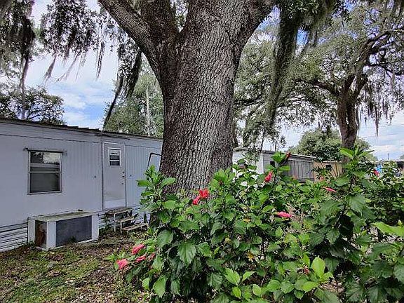 4th image of 2206 Hemlock Ln #80