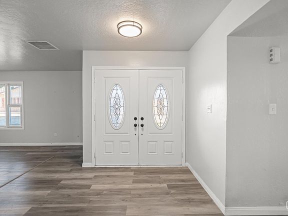 4th image of 319 Pine Dr
