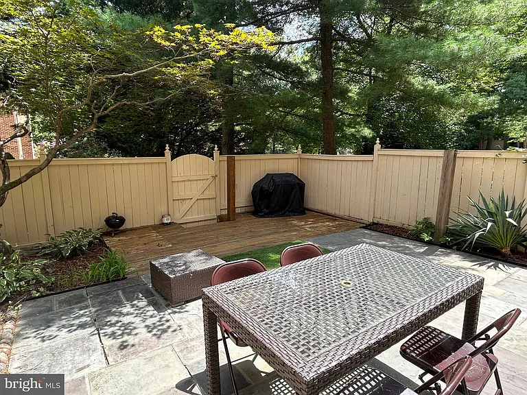 5916 Dorchester Way — Photo 30