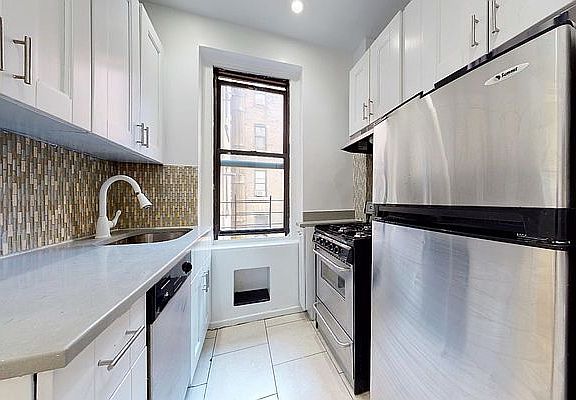 4th image of 100 Cooper St APT 3D