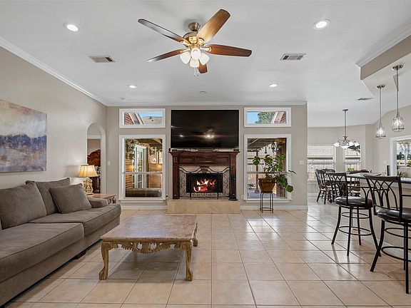 5th image of 303 Beaumont Dr