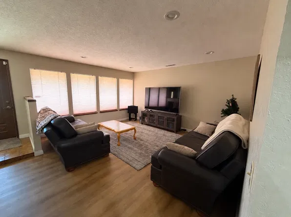 14665 Kokomo Rd, Apple Valley, CA 92307
