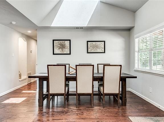 5th image of 2828 Peninsula Dr