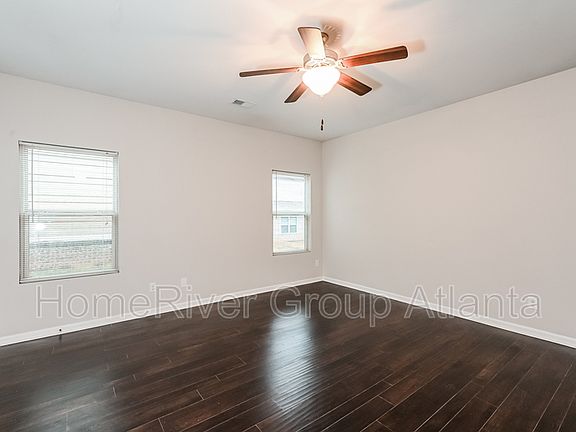 3rd image of 209 Daisy Cir