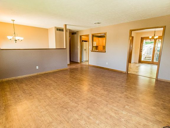 3rd image of 109 N Dartmouth Dr