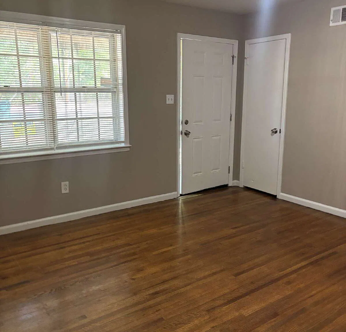 3 bed, 2.0 bath, 1420 sqft, $1,450 — Photo 2