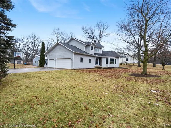 7151 Bayview Rd, Jackson, MI 49201