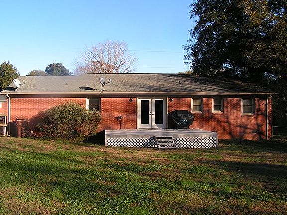 3rd image of 206 Hardwick Dr