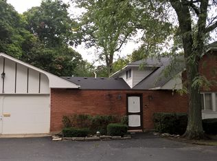 1 Tory Ln, Rolling Meadows, IL 60008