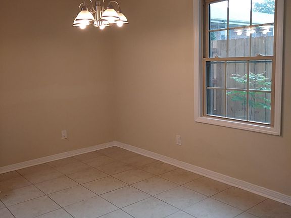 4th image of 200 Georgetown East Dr