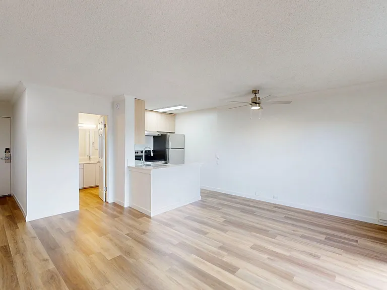 Eight 80 Newport Beach — Photo 95