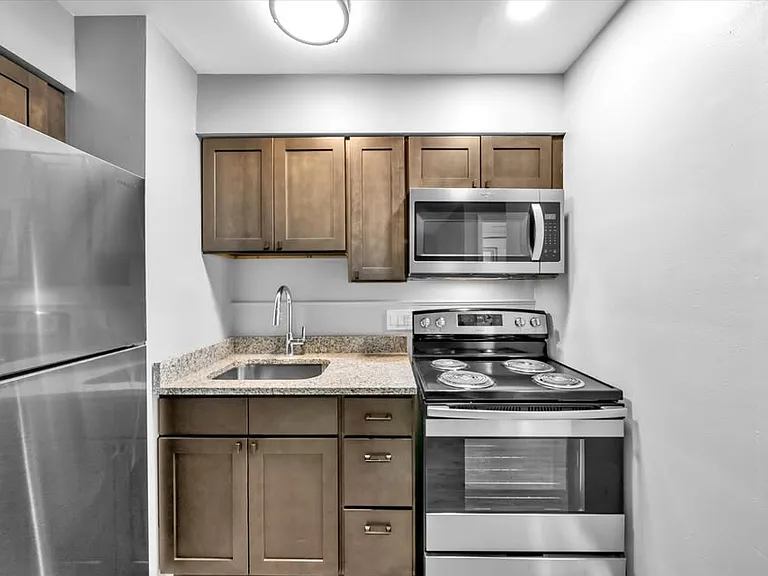 327 Lysander St — Photo 1