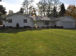 9450 Deer Park Ct, Fenton, MI 48430