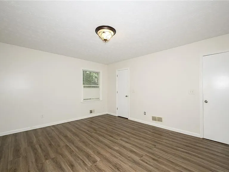 2100 Whitebluff Way — Photo 22