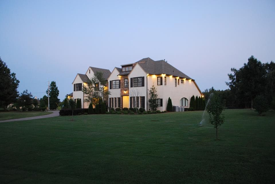 1st image of 730 Casey Dr