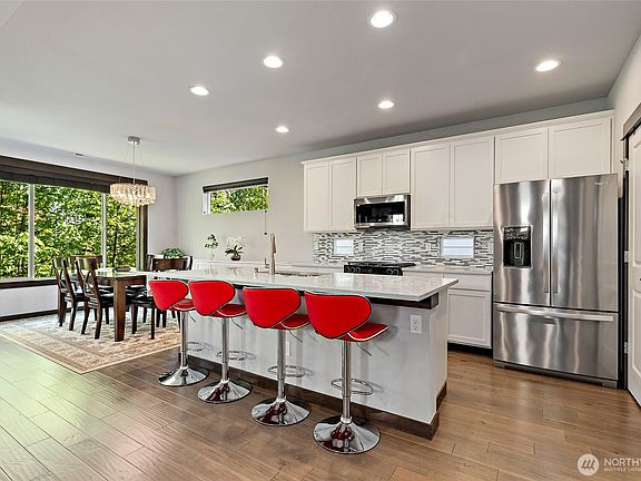 5th image of 17617 3rd Avenue SE