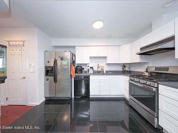 5th image of 46 Lewiston St Floor 1