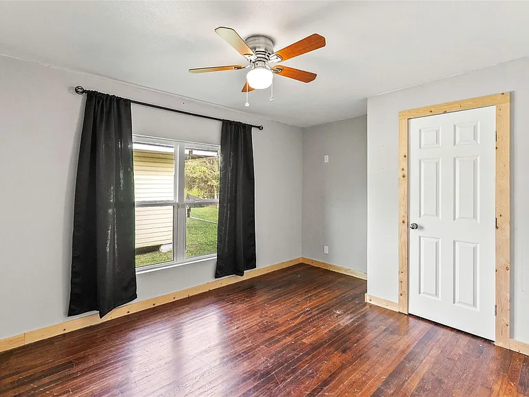 223 Jasmine St — Photo 10