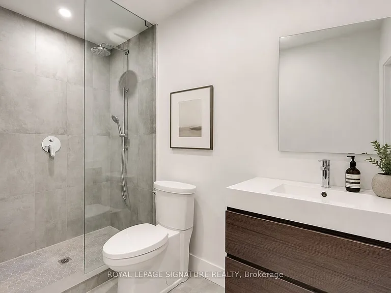 390 Palmerston Blvd #3 — Photo 4