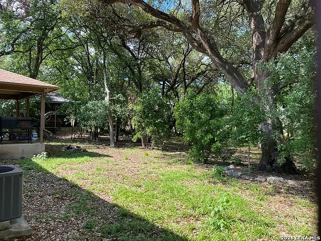 570 Beverly Ln — Photo 13