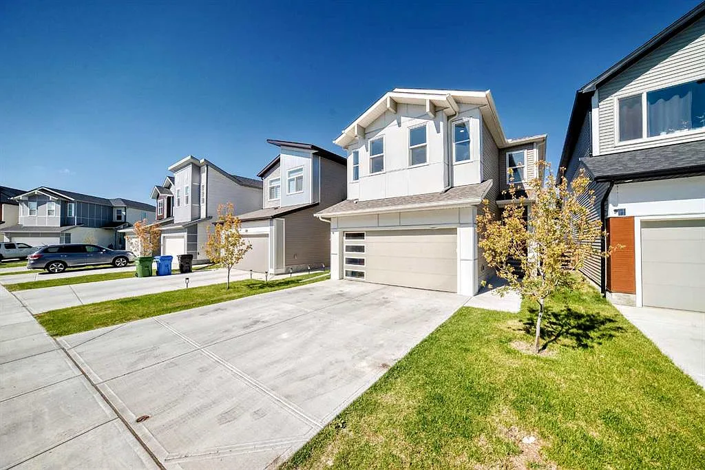 5 bed, 4.0 bath, 2376 sqft, $3,500 — Photo 2