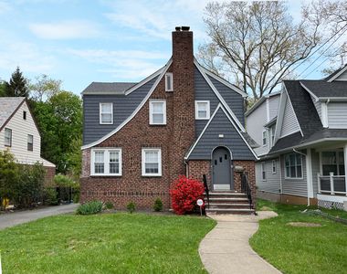 1284 Sussex Rd, Teaneck, NJ, 07666