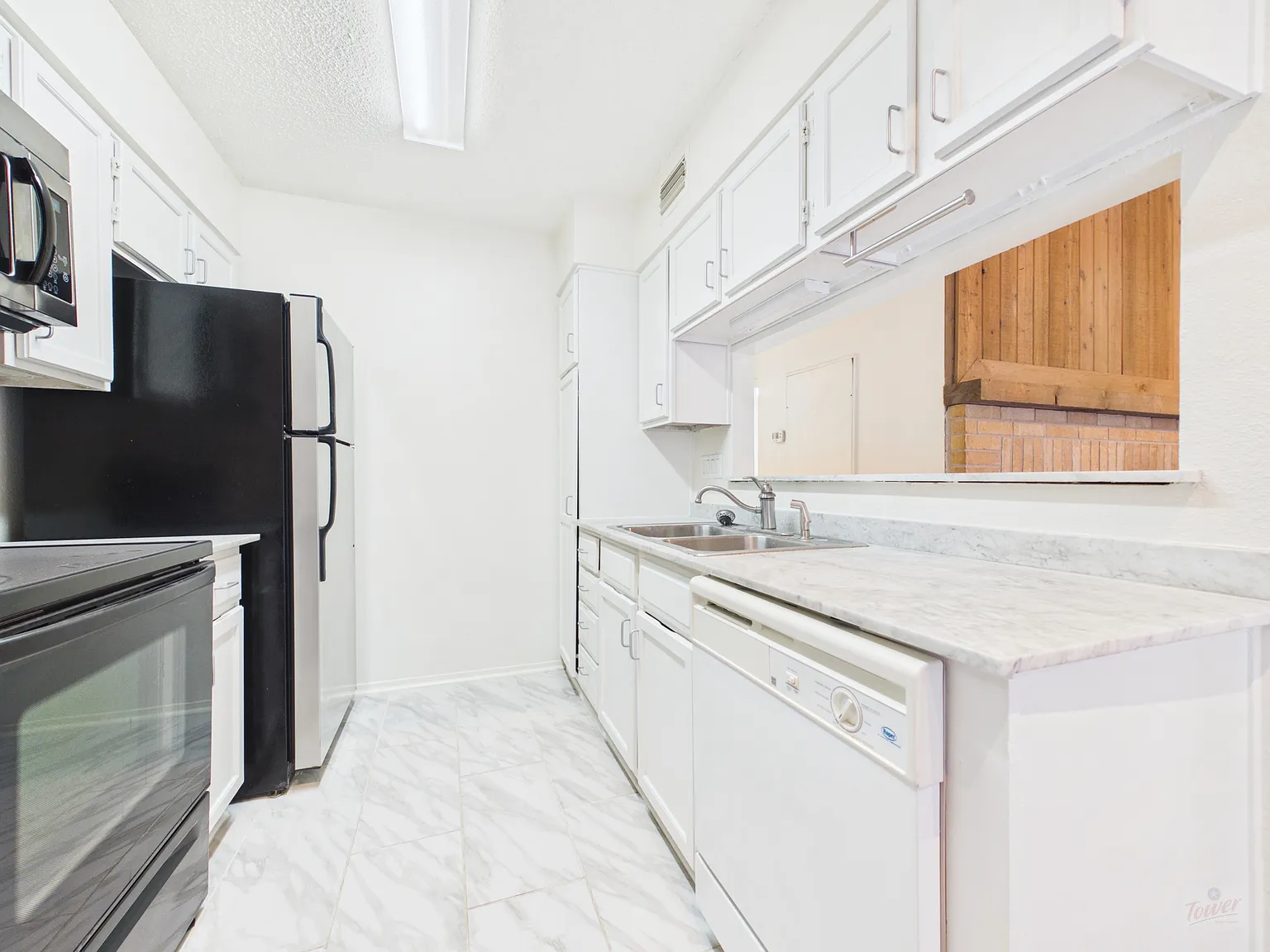 908 Poplar St — Photo 3