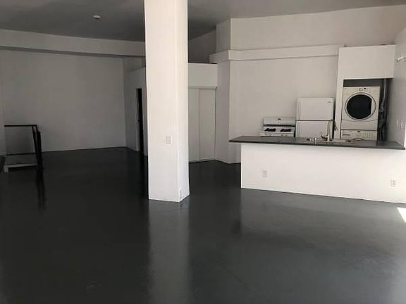 2nd image of 1637 Cabrillo Ave