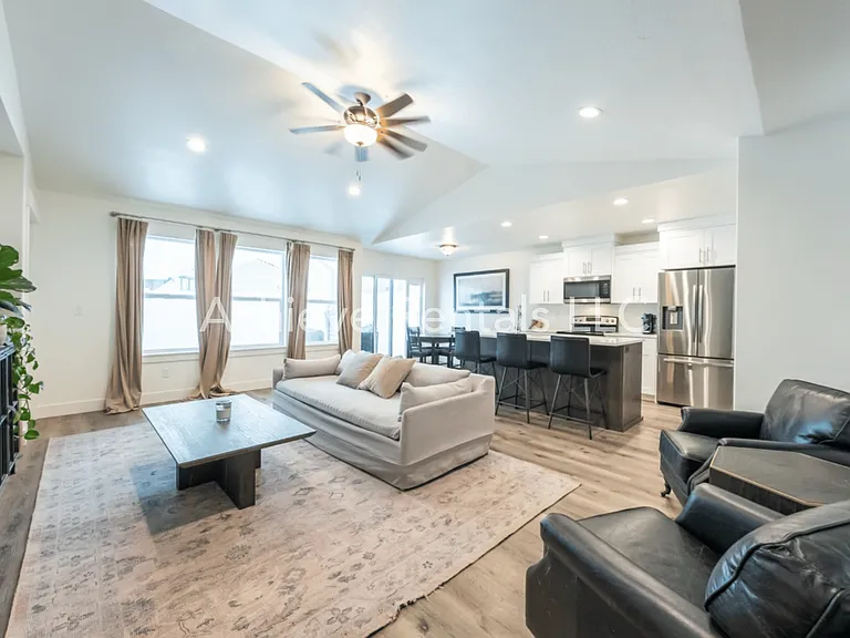 2366 N 150 E — Photo 3