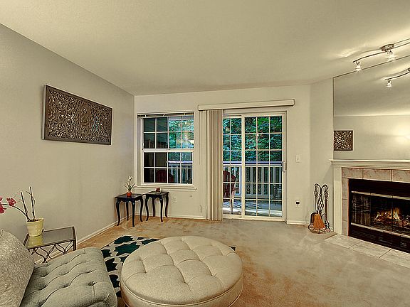 4th image of 18505 SE Newport Way Unit B207