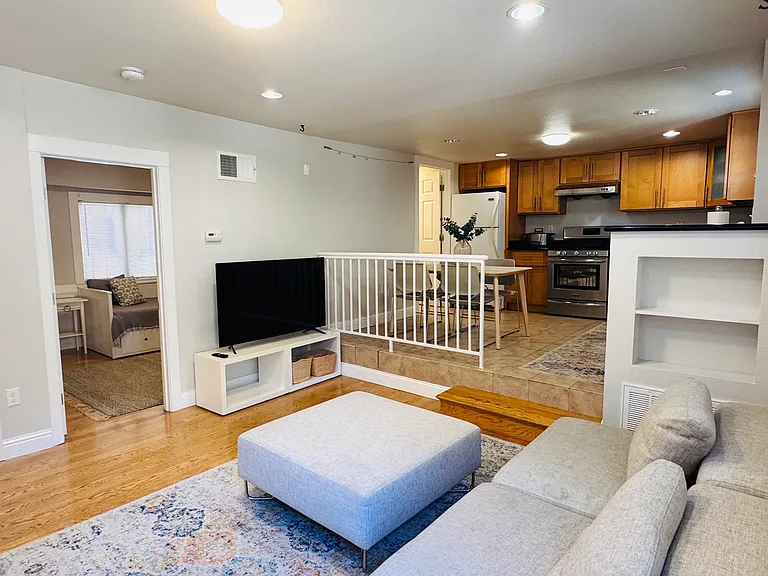 206 Sunnyside Ave #A — Photo 2