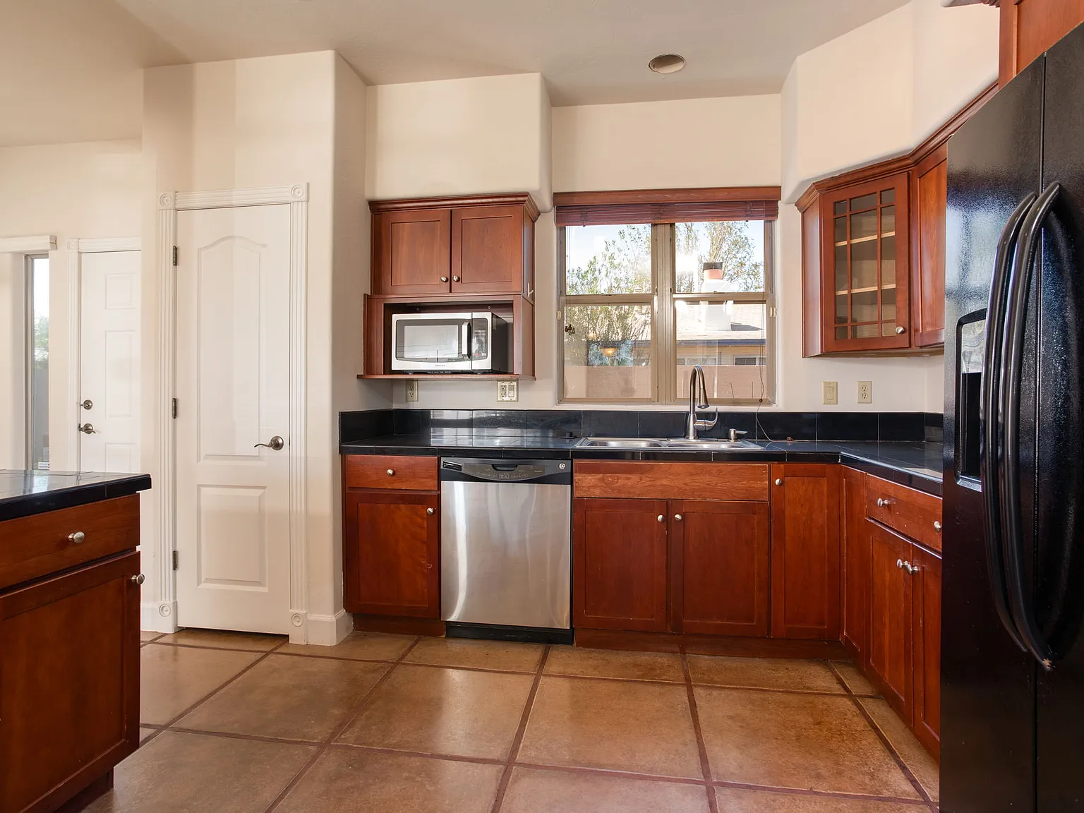 4 bed, 1859 sqft, $2,887 — Photo 3
