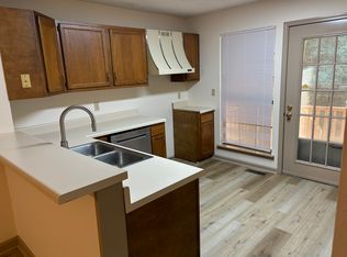 276 Moize Cut Off Rd APT B, Jackson, TN 38305