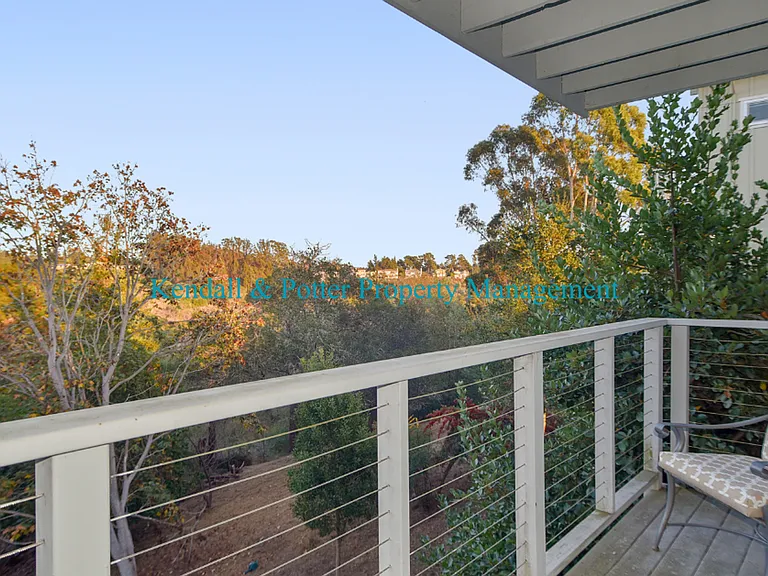 544 Cuesta Dr — Photo 22
