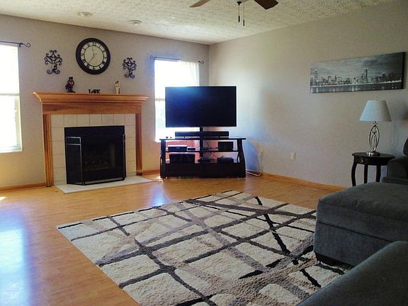 5th image of 178 Glengary Dr