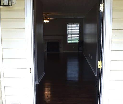 5th image of 904 Meadow Walk Dr