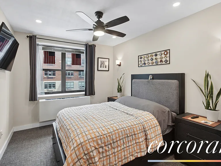 516 W 47th St #S3G — Photo 7