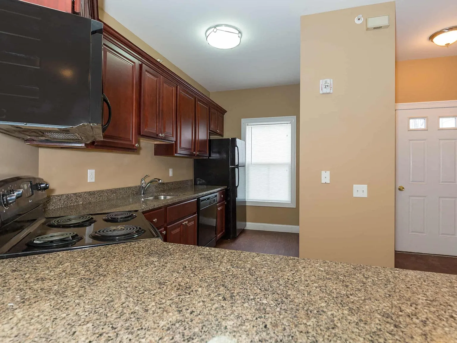Baxter Knolls Apartment — Photo 3