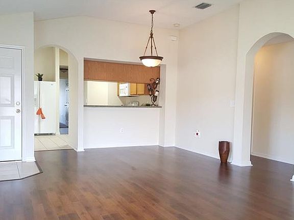 4th image of 537 Scarlet Maple Ct