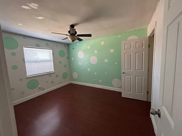 1112 Park Center Ct — Photo 12