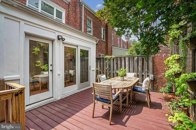 2325 Huidekoper Pl NW — Photo 15