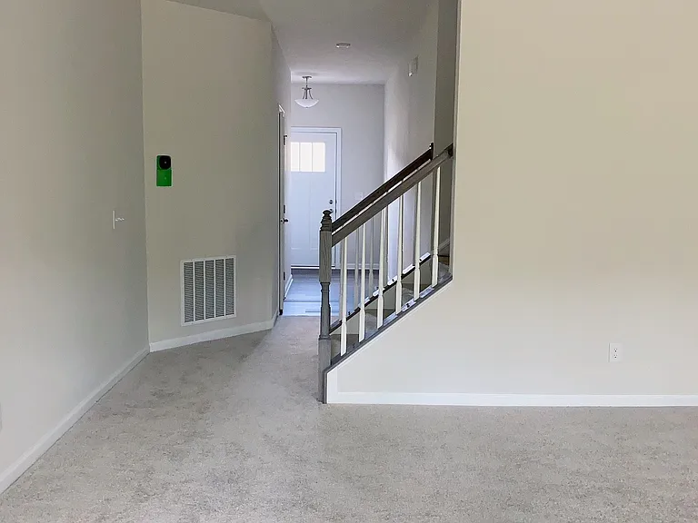 60 Pine Ave — Photo 8